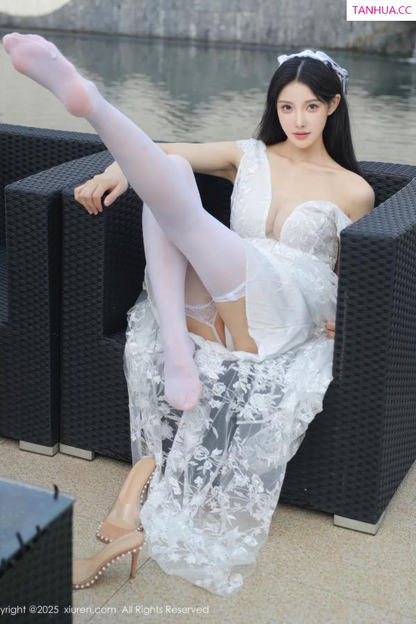   [XiuRen]高清写真图 2025.08.18 No.10661 梨霜儿 白色婚纱第25张图片
